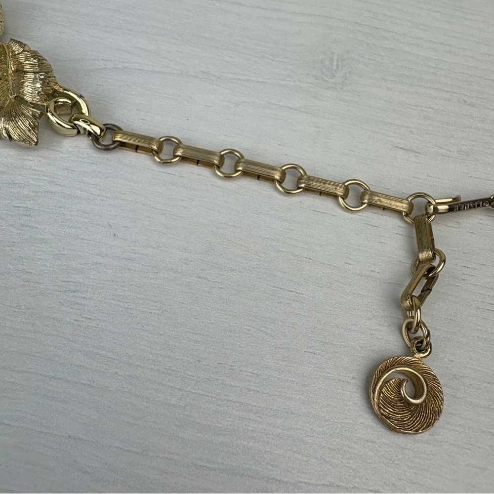 Vintage Lisner Choker Necklace Gold Tone Leaf Links Retro Necklace Classic Style